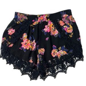 Kendall & Kylie Floral Flowy Shorts with Lace Detailed Crochet Size S